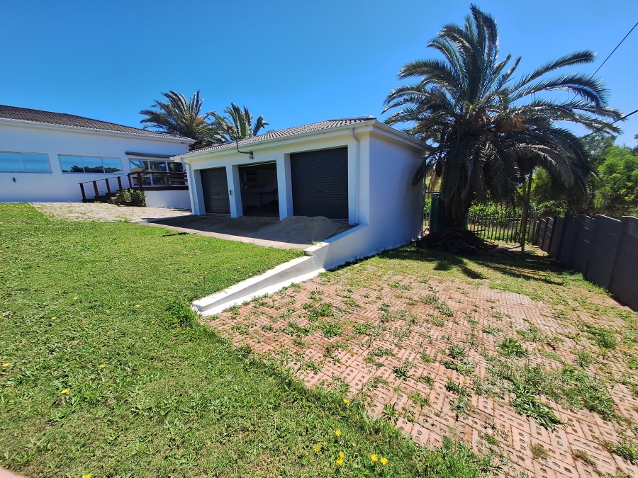 4 Bedroom Property for Sale in C Place Eastern Cape